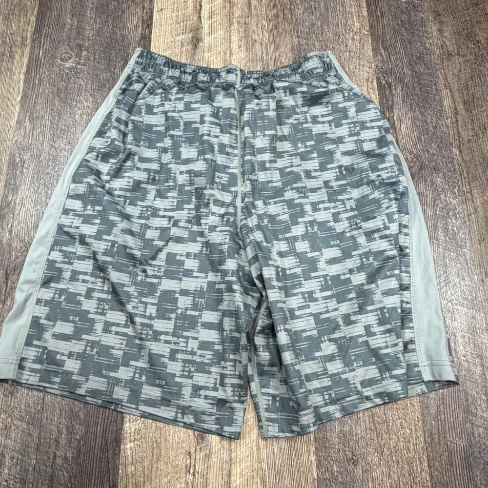 Nike Basketball Shorts Mens Large Grey Digital Camo Dri-FIT Athletic Gym Pockets